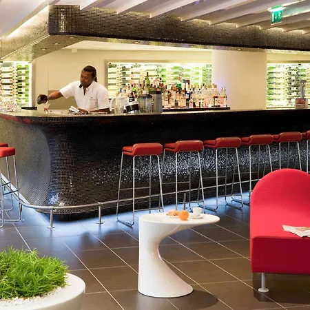 Hotel Novotel Vieux Port 4*